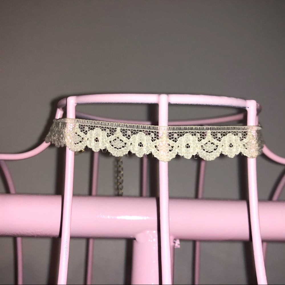 White lace choker